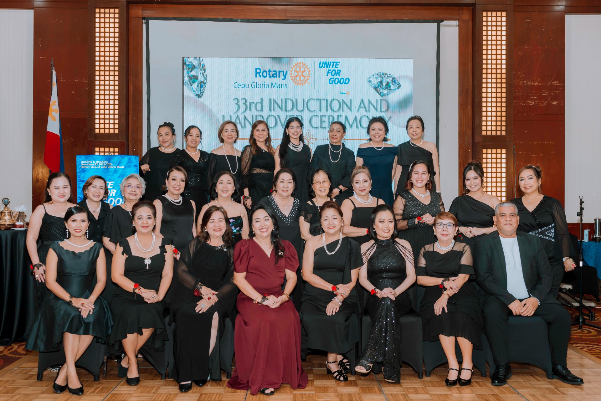 Cebu Gloria Maris group photo