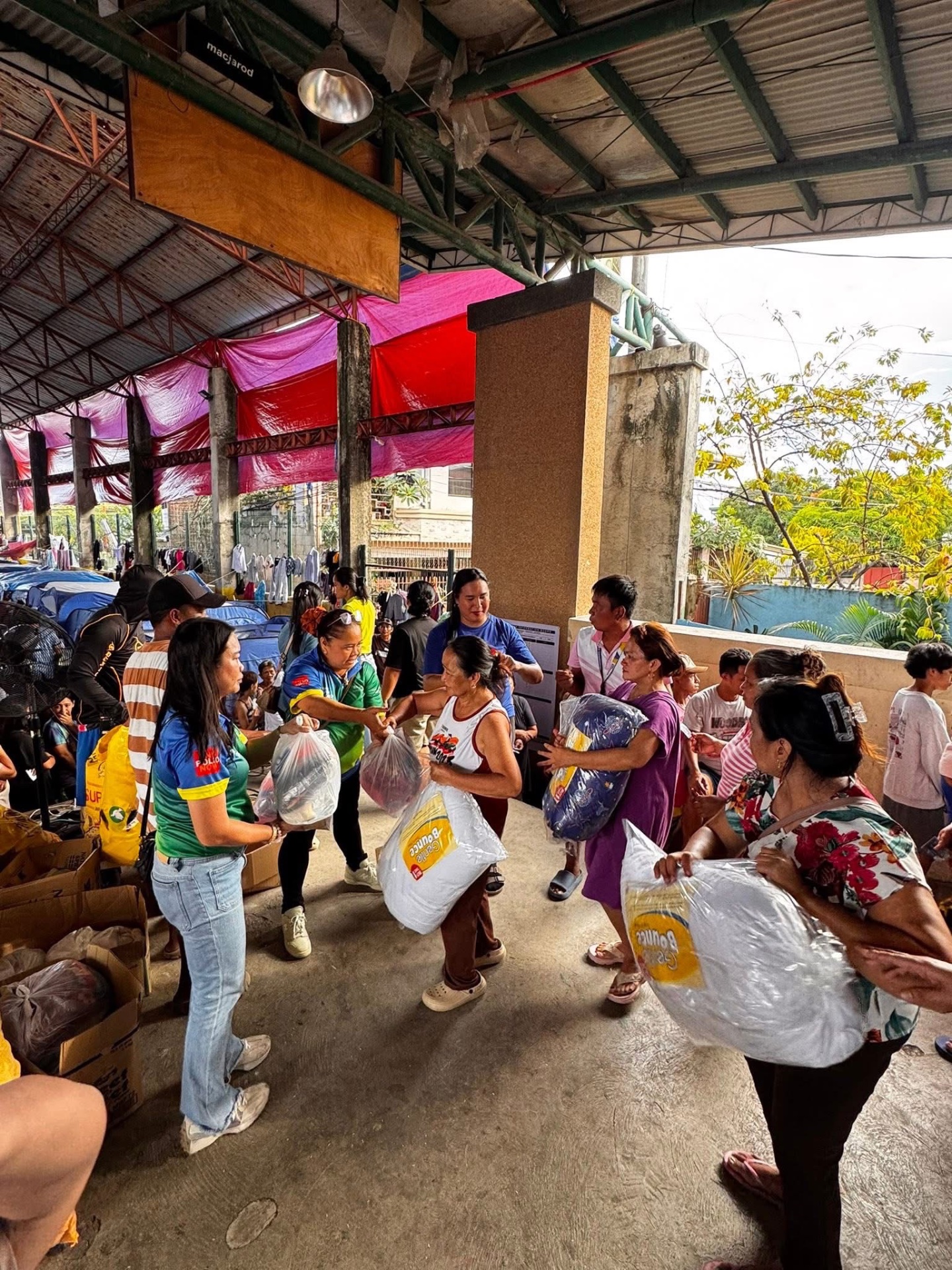Banilad Metro in action
